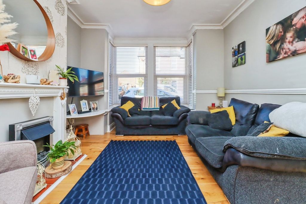 Property photo 3 of 17