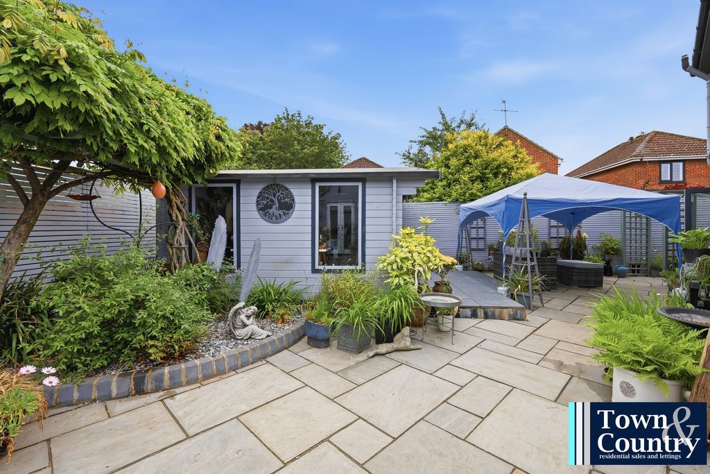 Property photo 3 of 28 Berechurch Hall Road