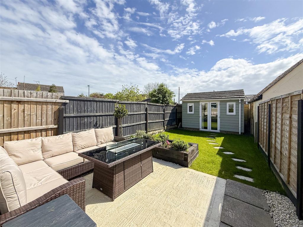 Property photo 3 of 18 Garden