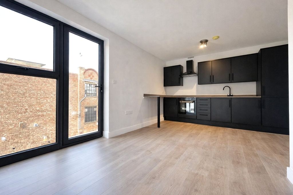 Property photo 2 of 6 Picture No. 16