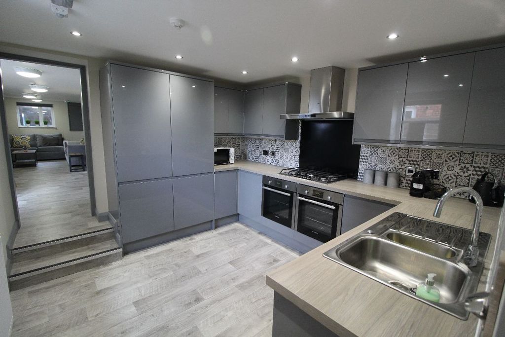 Property photo 3 of 26