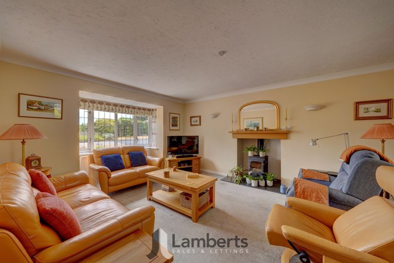 Property photo 3 of 44 Lounge
