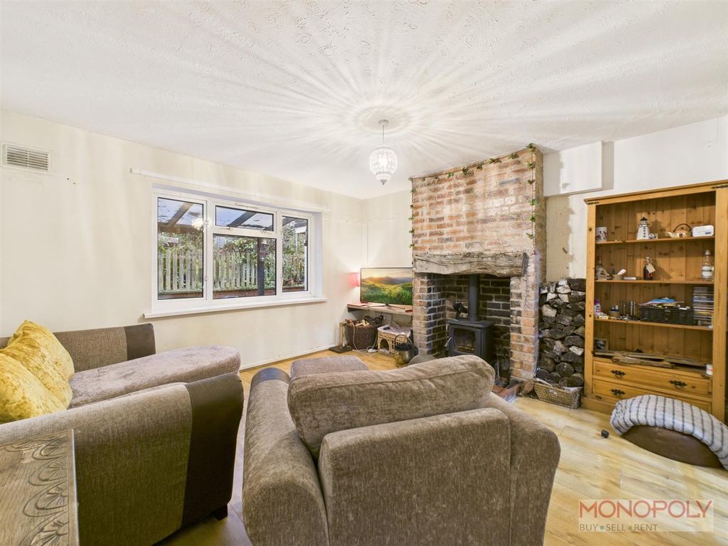 Property photo 2 of 25 Lounge.Jpg