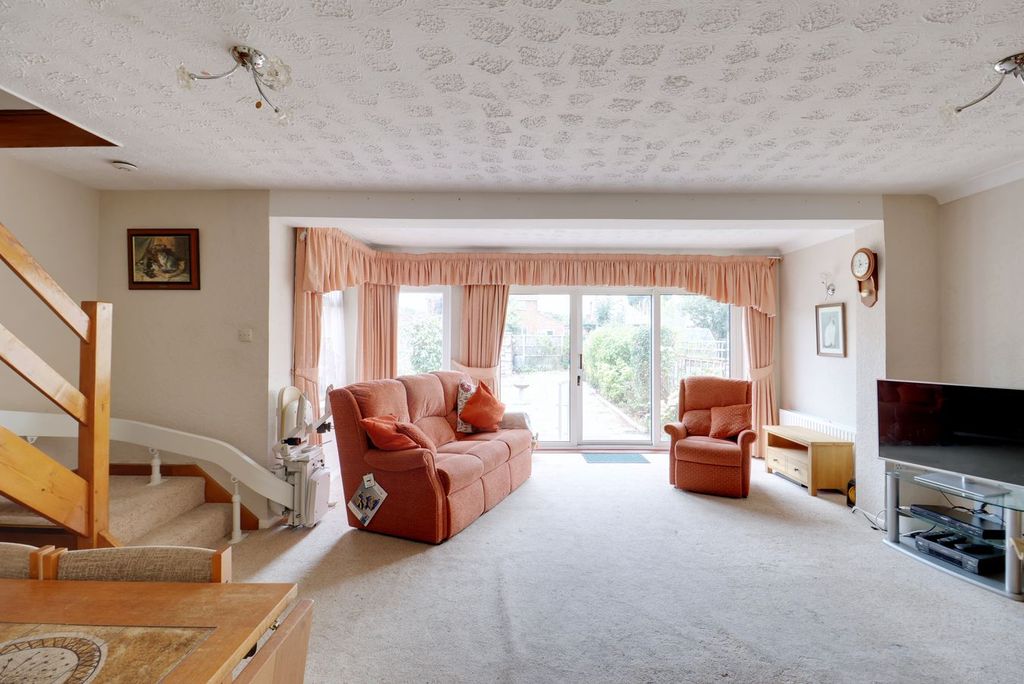 Property photo 2 of 17