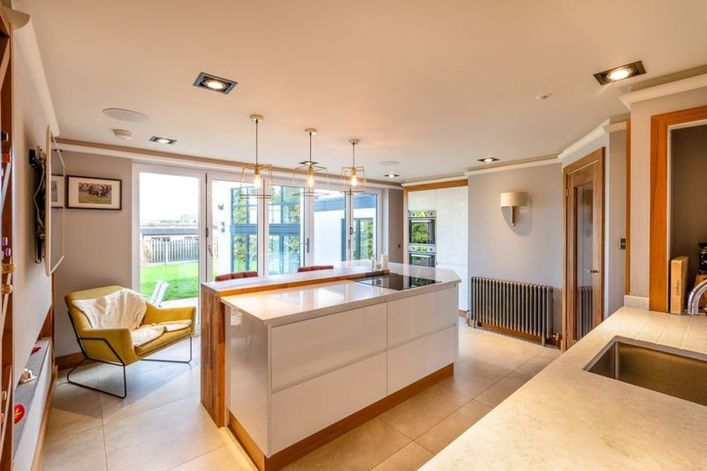 Property photo 3 of 25 Photo 5