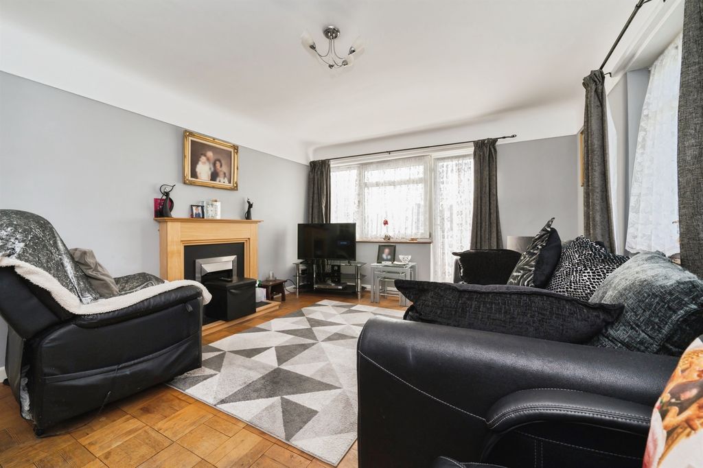 Property photo 2 of 12