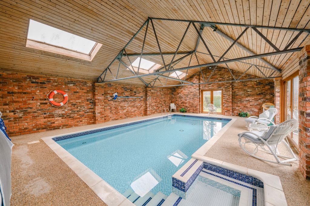 Property photo 2 of 38