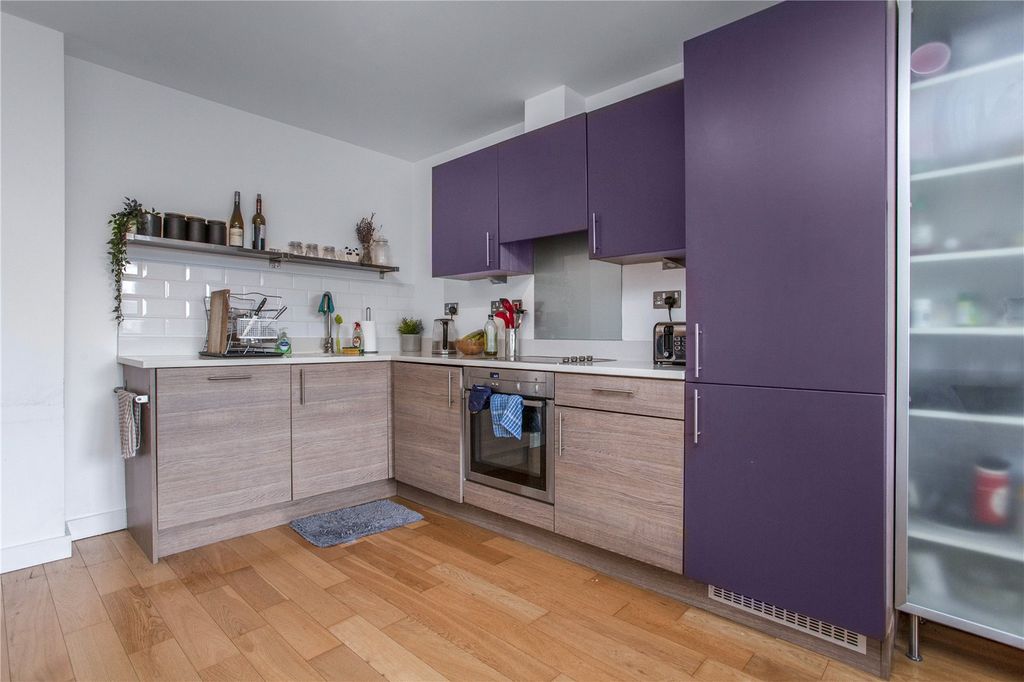 Property photo 2 of 11 Kitchen