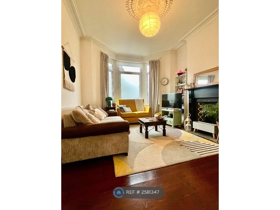 Property photo 2 of 11 Living Room