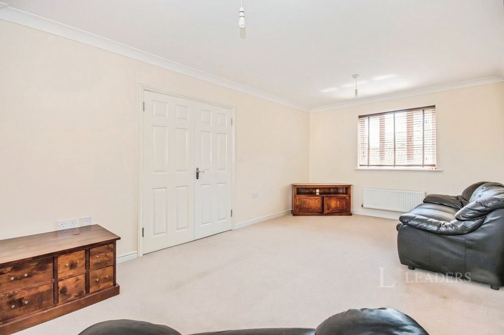 Property photo 3 of 10 Living Room