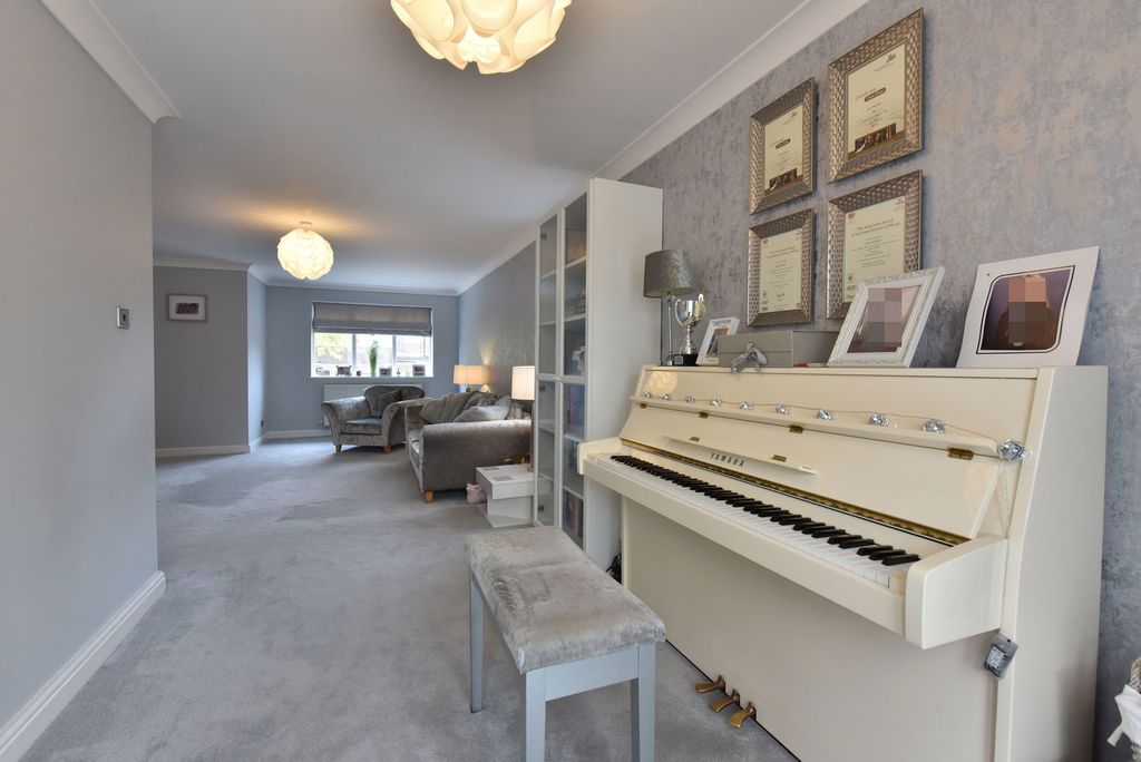 Property photo 3 of 23