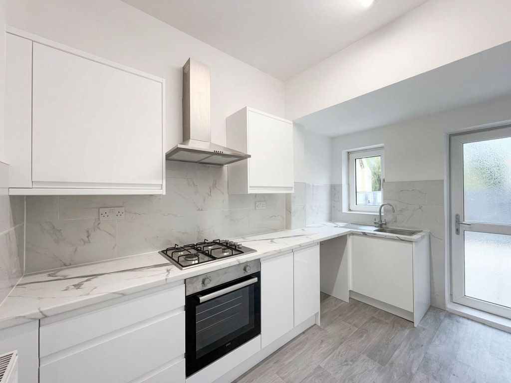 Property photo 1 of 9 Kitchen