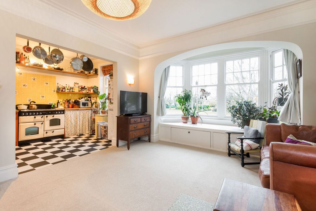 Property photo 3 of 18