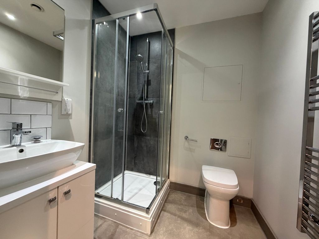 Property photo 3 of 11 Bathroom