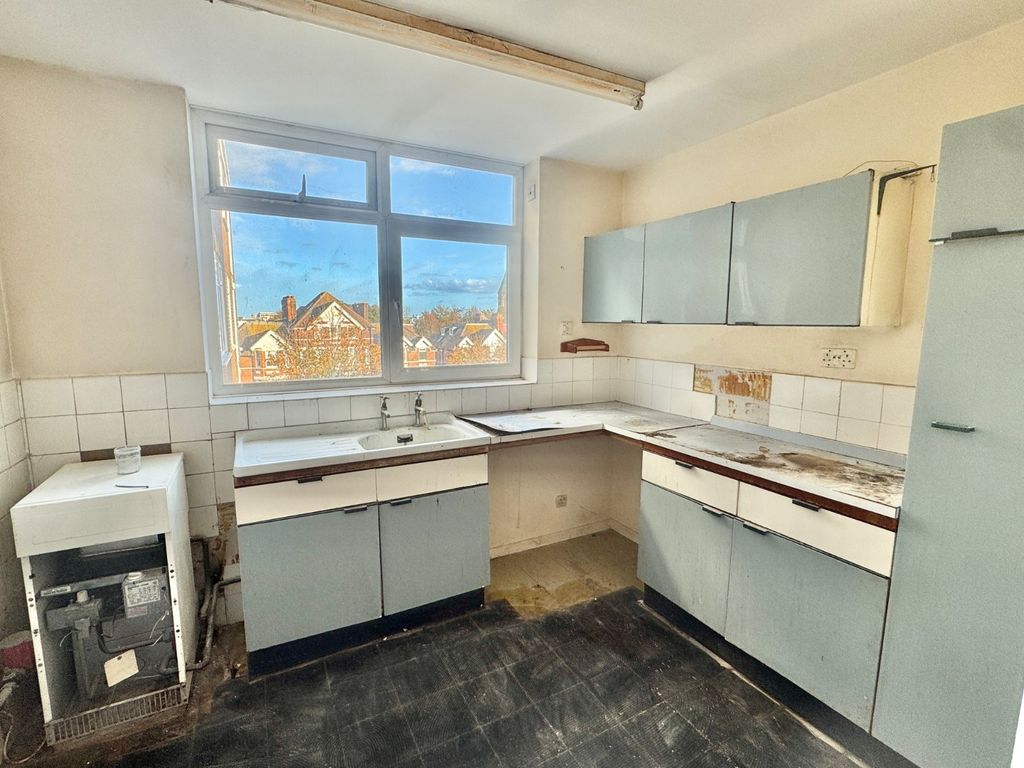 Property photo 3 of 8 Kitchen