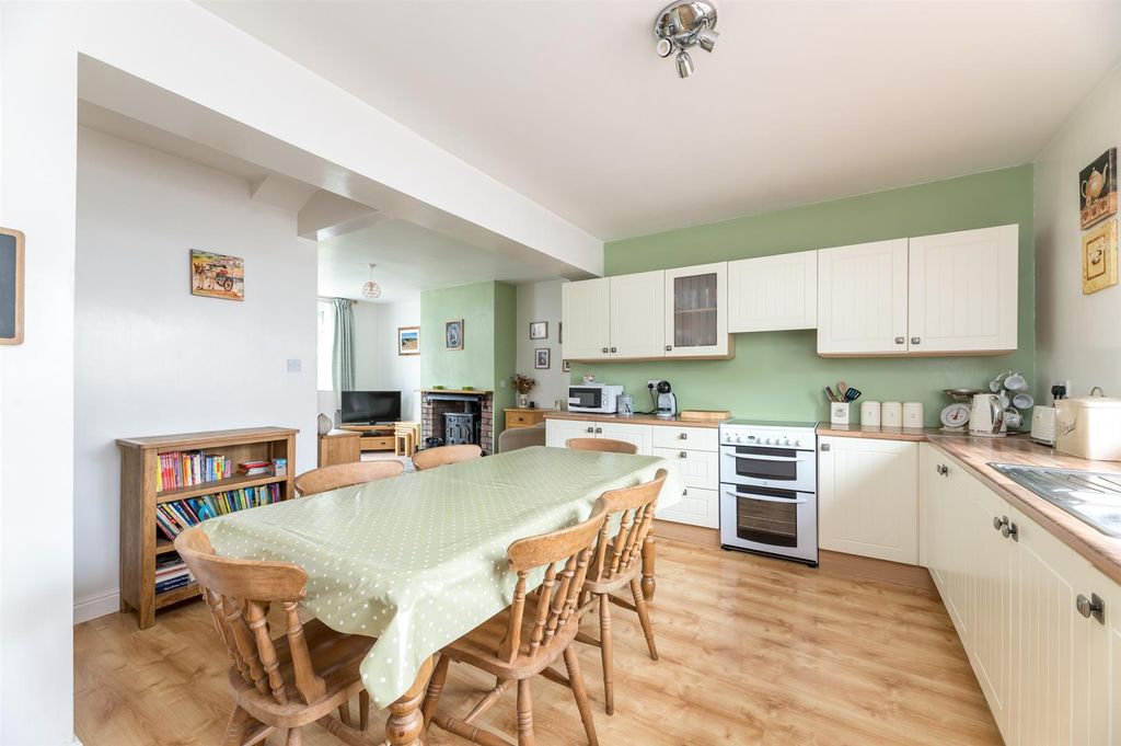 Property photo 2 of 31 Dining Kitchen