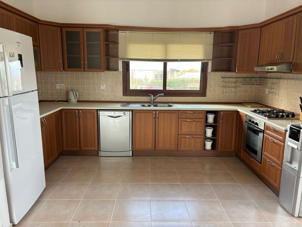 Property photo 3 of 25