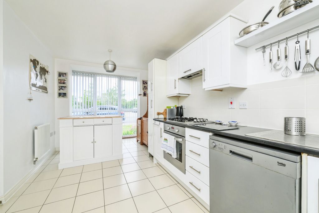 Property photo 2 of 16 Kitchen