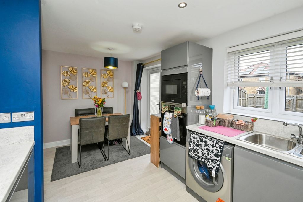 Property photo 3 of 16 Pbox-Img.Jpg