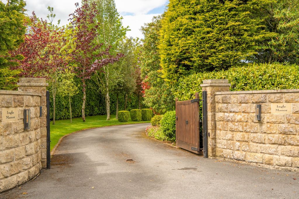 Property photo 2 of 60 2