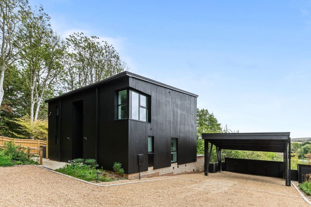 Property photo 2 of 28 5901721