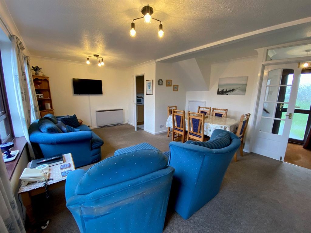 Property photo 2 of 12 Picture No. 15