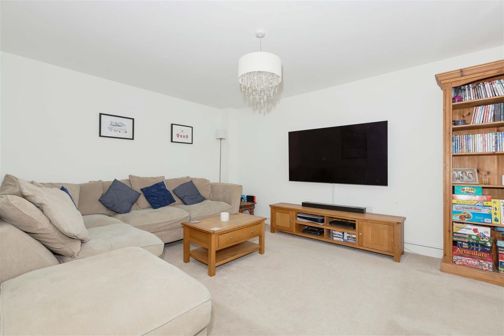 Property photo 3 of 20 Robin Road_16.Jpg