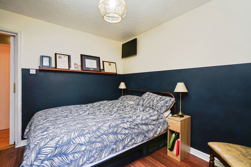 Property photo 3 of 12