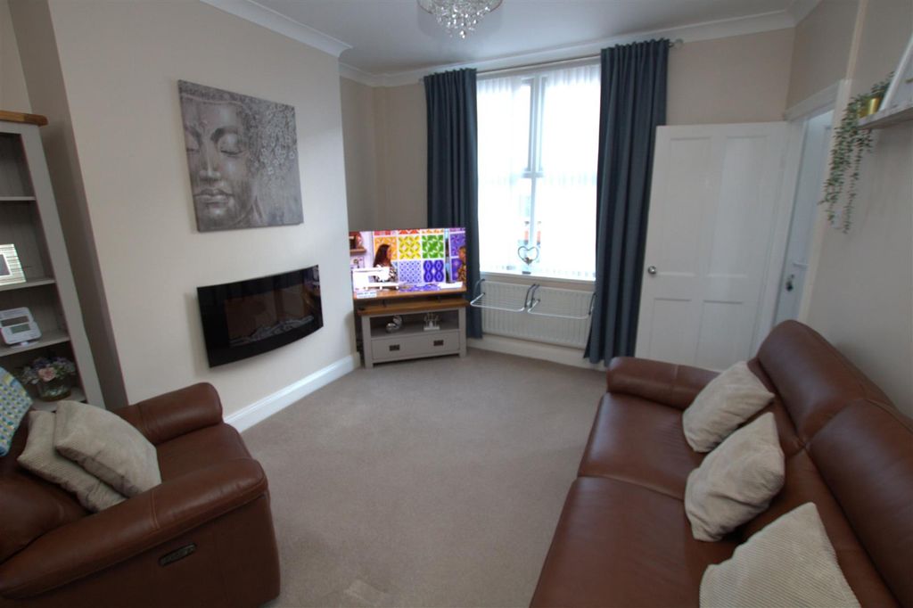Property photo 1 of 6 Lounge.Jpg