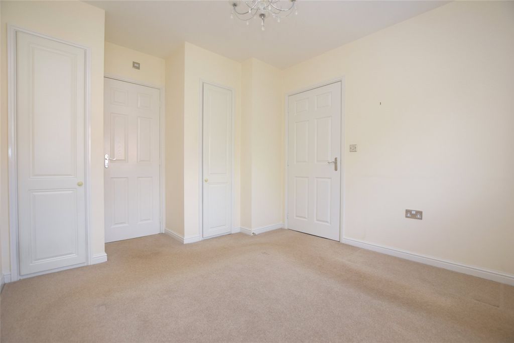 Property photo 2 of 12 Main Bedroom
