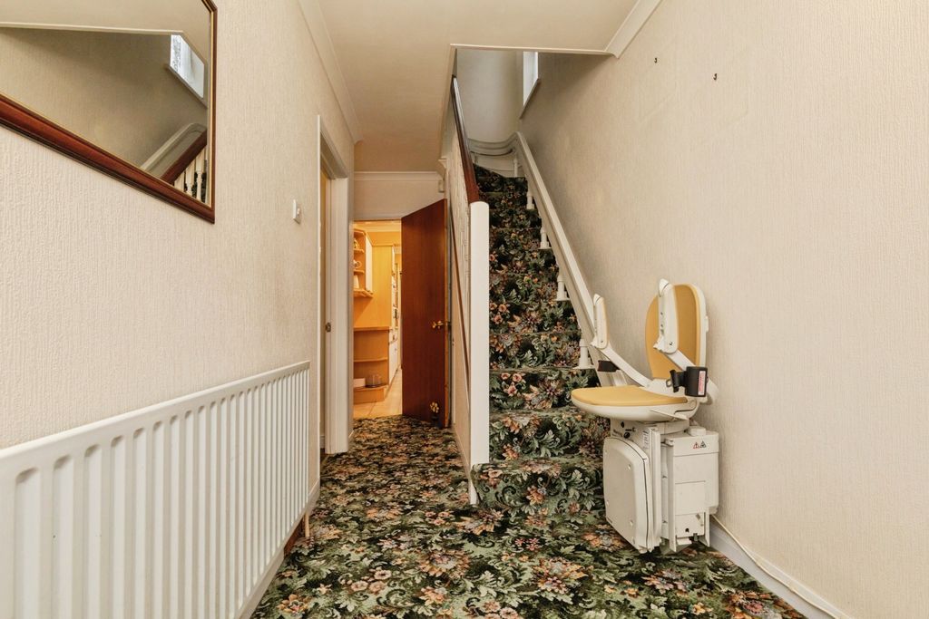 Property photo 3 of 20 Hall