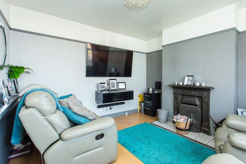 Property photo 3 of 13 Picture 3