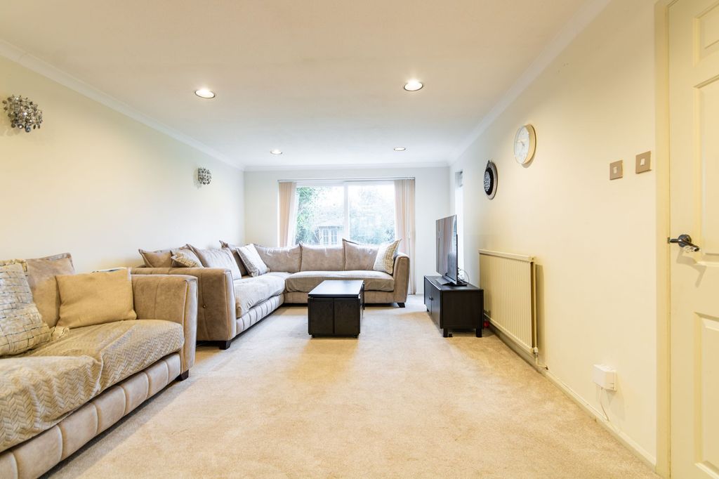 Property photo 3 of 24