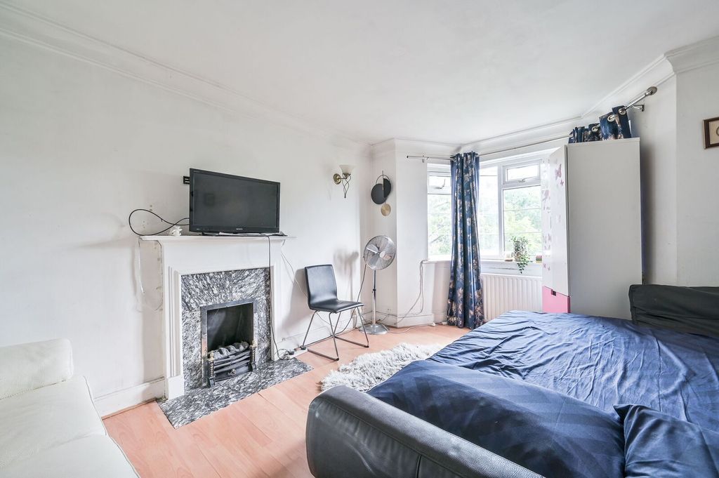 Property photo 2 of 5