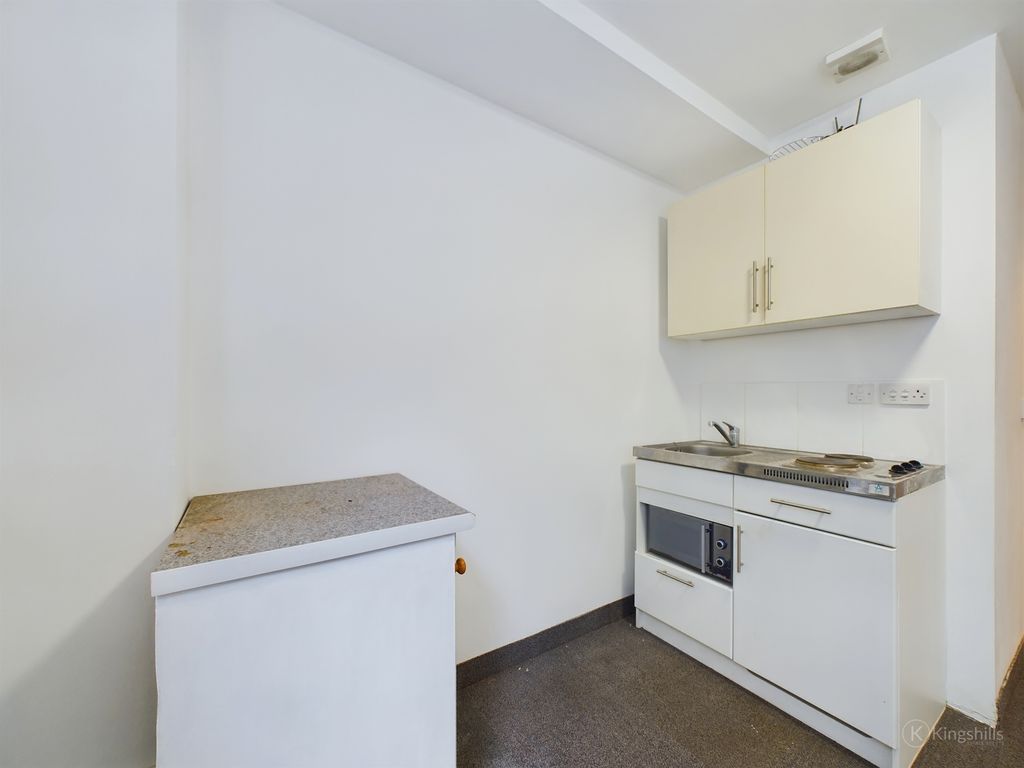 Property photo 3 of 7 Cam02136G0-Pr0232-Still003