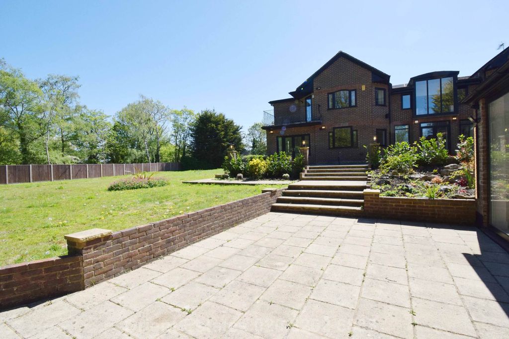 Property photo 3 of 27
