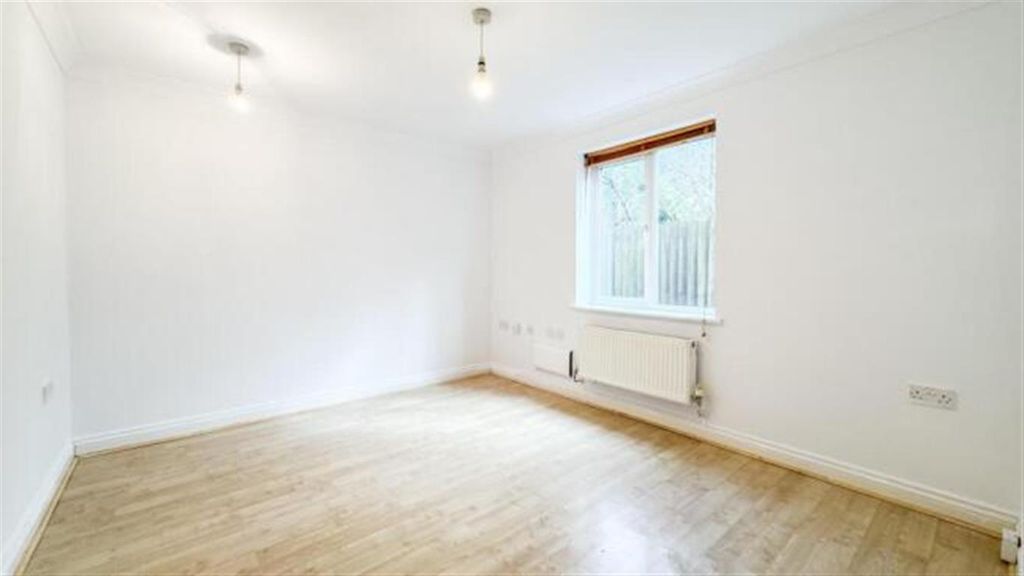 Property photo 2 of 28