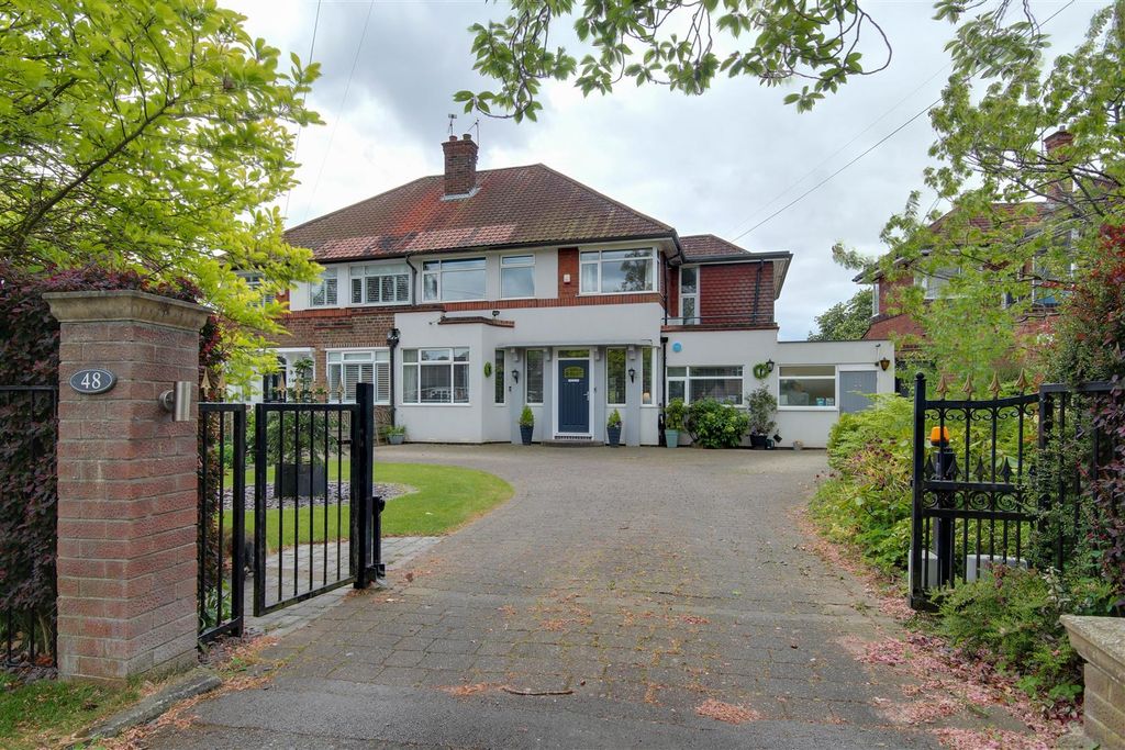 Property photo 1 of 27