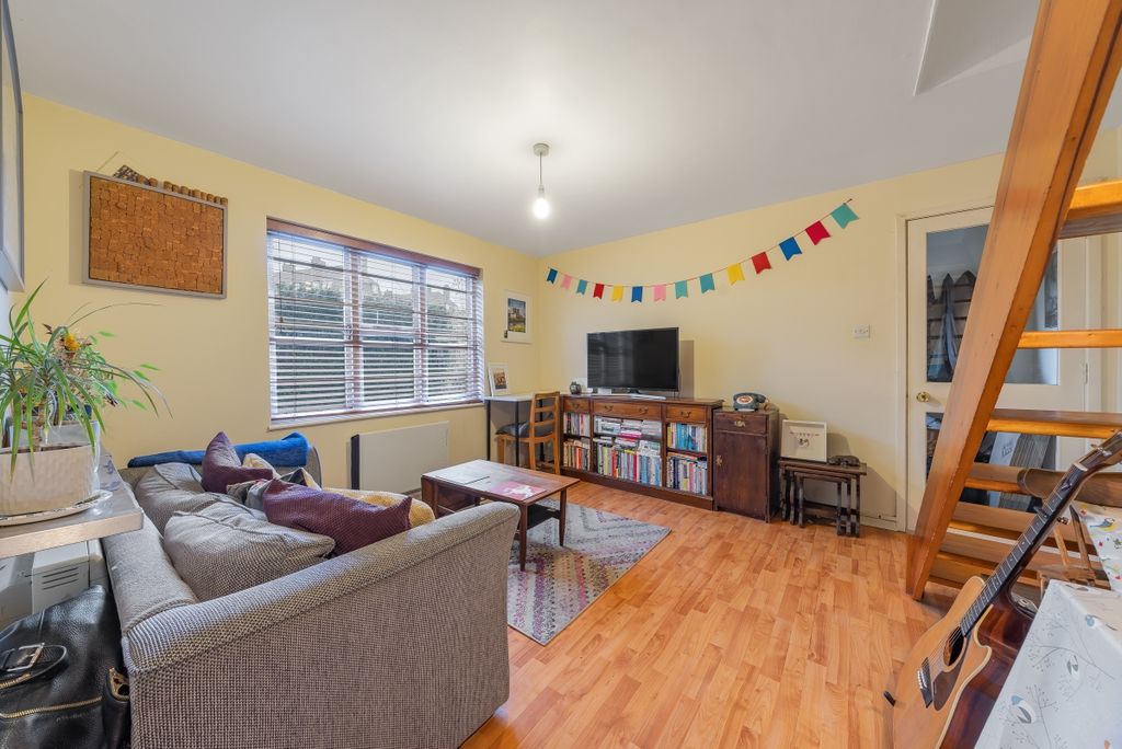 Property photo 2 of 8 934293 (2)