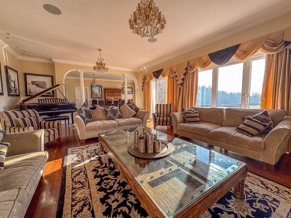 Property photo 3 of 33 Santon Heights (5).Jpg