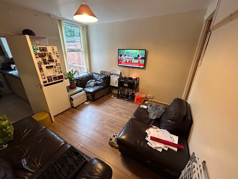 Property photo 2 of 8 Photo 4