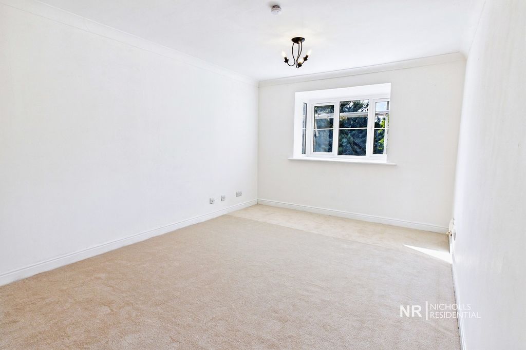 Property photo 2 of 7 Living Room