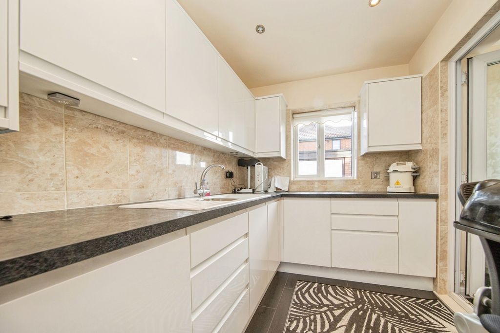 Property photo 2 of 20 Pbox-Img.Jpg