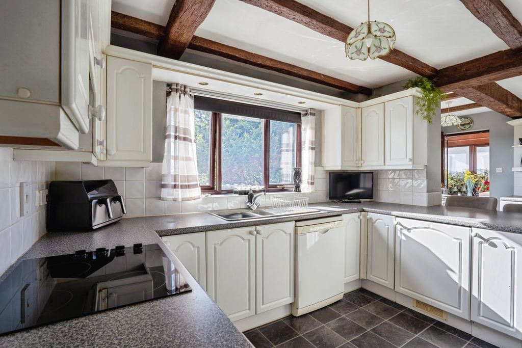 Property photo 2 of 18 Kitchen