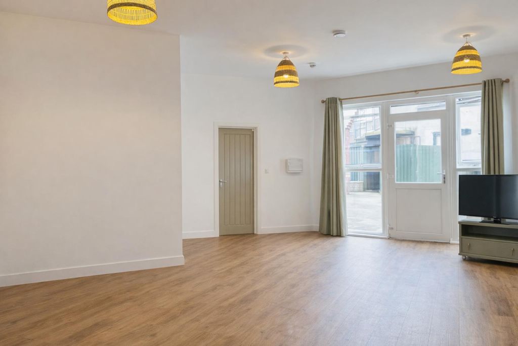 Property photo 2 of 7 Living Room