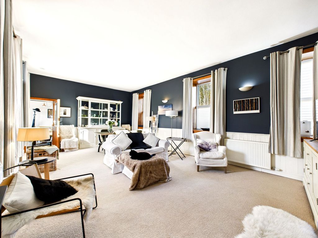 Property photo 2 of 24