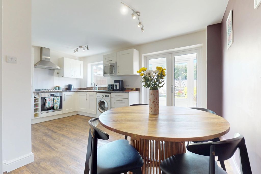 Property photo 2 of 20 5051845