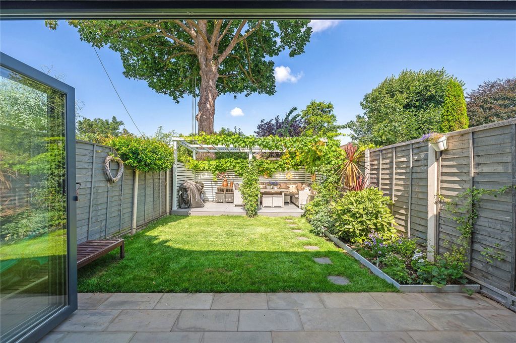 Property photo 1 of 11 Garden