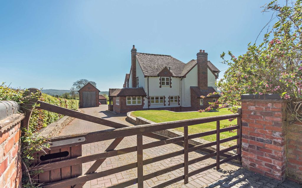 Property photo 2 of 32 Picture No. 12