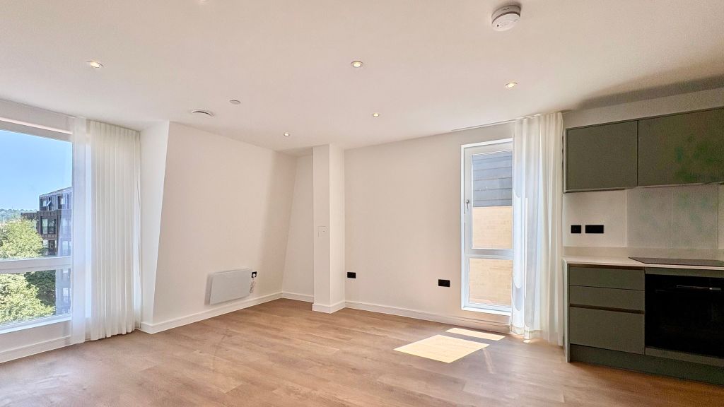 Property photo 1 of 19 Living Room